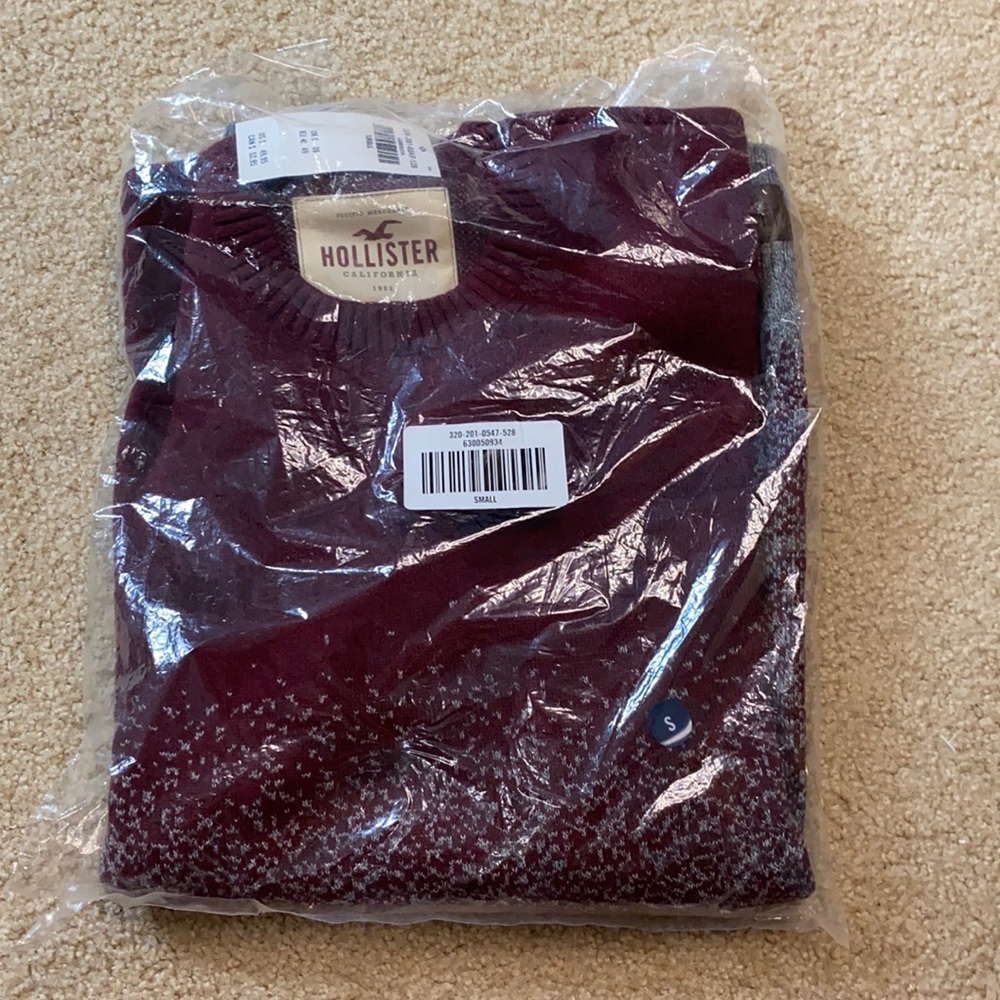 Men's Small Hollister Sweater! new with tags and in package!!